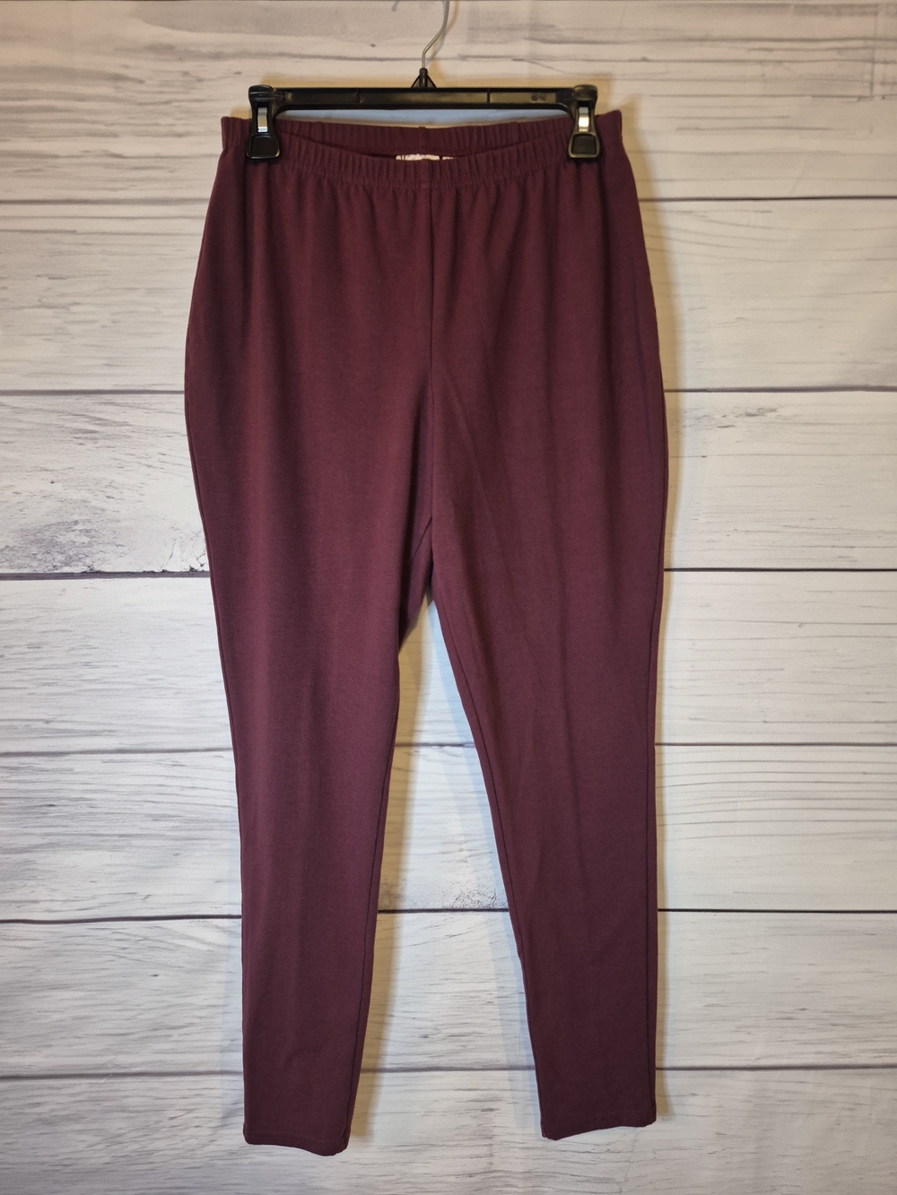 Women with Control Stretch Leggings in Burgundy